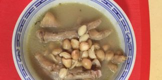 Simple Home-cooked Recipe: Chicken Feet Soup with Peanuts