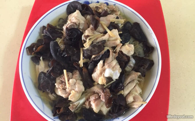 Simple Home-cooked Recipe: Steamed Chicken With Dried Black Fungus (Wan Yee) 00-Steamed Chicken-with-Wan-Yee