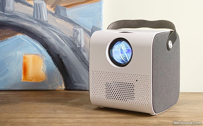 LUMOS RAY: Portable, Compact & Easy-To-Use Projector For The Home