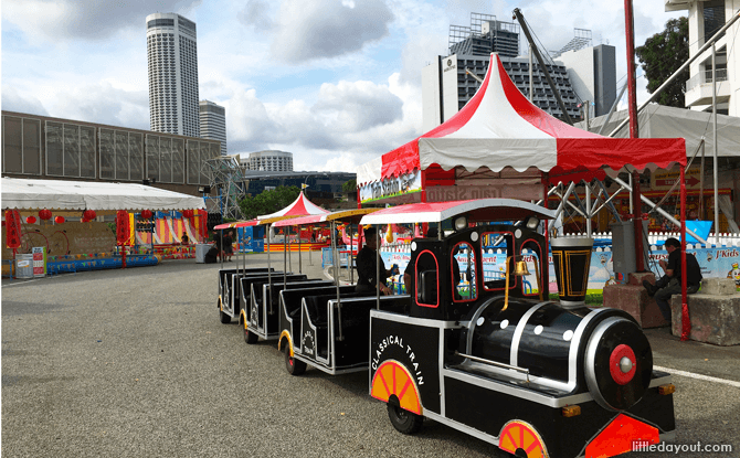 Kids can on a train ride at River Hongbao 2017