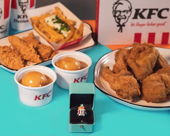 The limited edition Deliveroo KFC Bucket rings are available with pre-orders of the Valentine’s Day Combo from KFC.