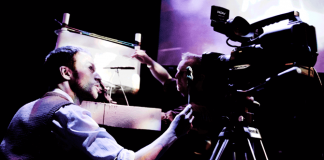 01-MARK-ARENDS-SomethingFarAway_photoby_IdilSukan_DrawHQ_03