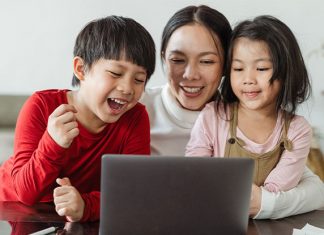 Bite-sized Parenting: 5 Ways to Ensure Healthy Device Usage in Children Bite-sized Parenting: 5 Ways to Ensure Healthy Device Usage in Children