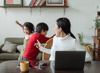 Bite-Sized Parenting: Tips on Insta-Mums on How to Encourage Children to Play Independently