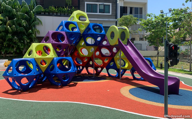 Kampung Siglap Playground: Climbing Blocks Mountain