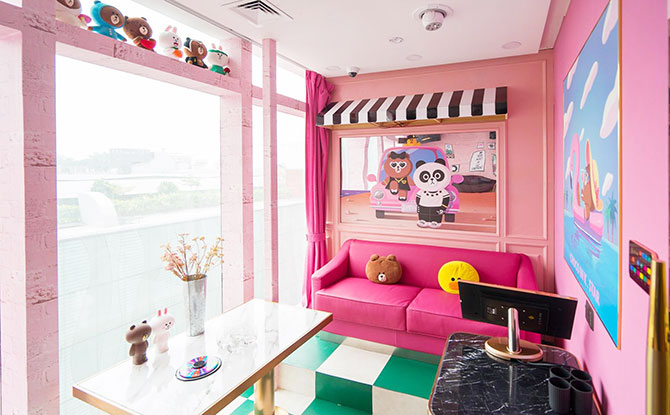 7 Karaoke Places In Singapore Where You Can Belt Your Heart Out With Family And Friends 01-kstar-karaoke-places-singapore