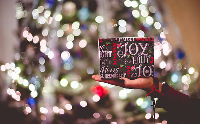 How To Throw Great Last Minute Christmas Parties On A Shoestring Budget 01-last-min-christmas-party