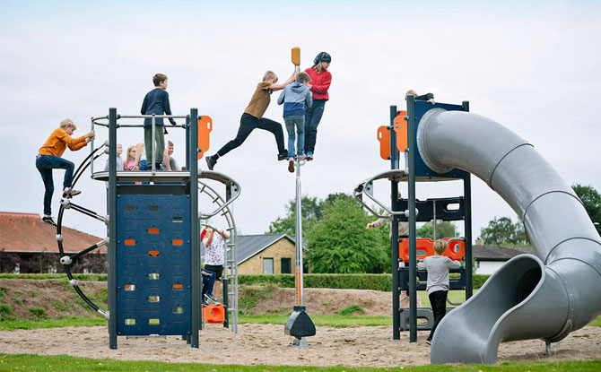 01-pole-vault KOMPAN Pole Vault Playground