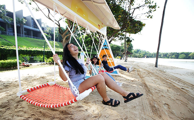 Singapore’s Longest Swing Lets 18 People Kick Their Feet Into The Air At The Same Time On Sentosa’s Palawan Beach 1 Singapore’s Longest Swing at Sentosa's Palawan Beach