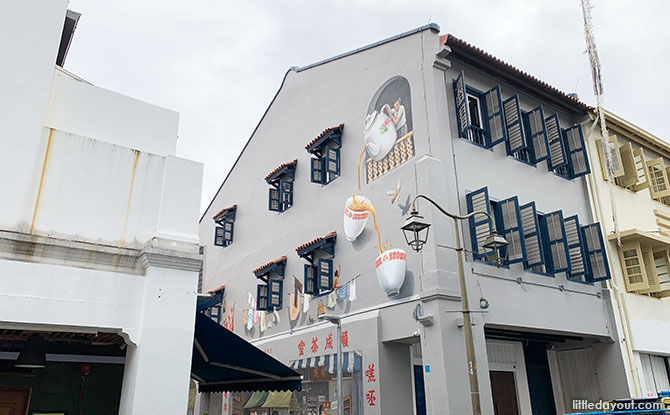 Wet market mural by artist Yip Yew Chong