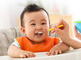 6 Tips & Tricks For Feeding Your Baby On The Go