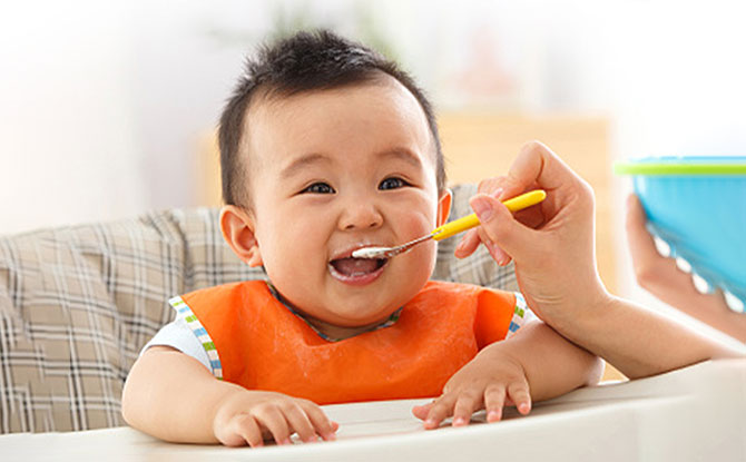 6 Tips & Tricks For Feeding Your Baby On The Go 6 Tips & Tricks For Feeding Your Baby On The Go