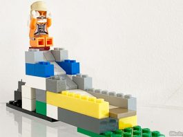 How To Build A LEGO Playground Slide