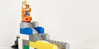 How To Build A LEGO Playground Slide