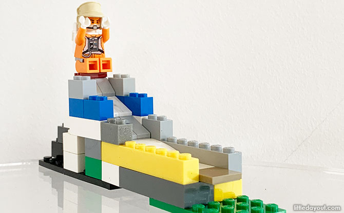 How To Build A LEGO Playground Slide