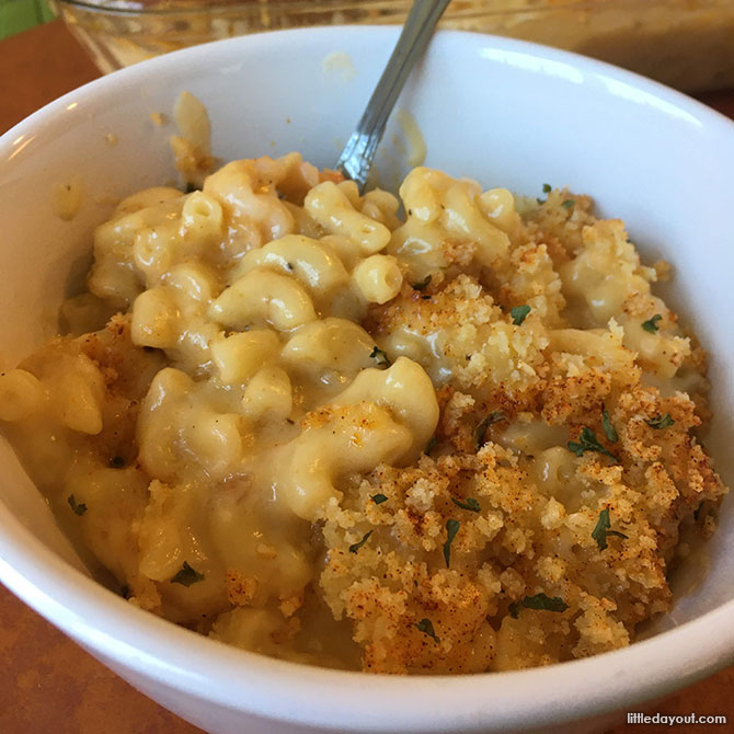 Simple Home-cooked Recipe: Garlic Shrimp Mac & Cheese Served
