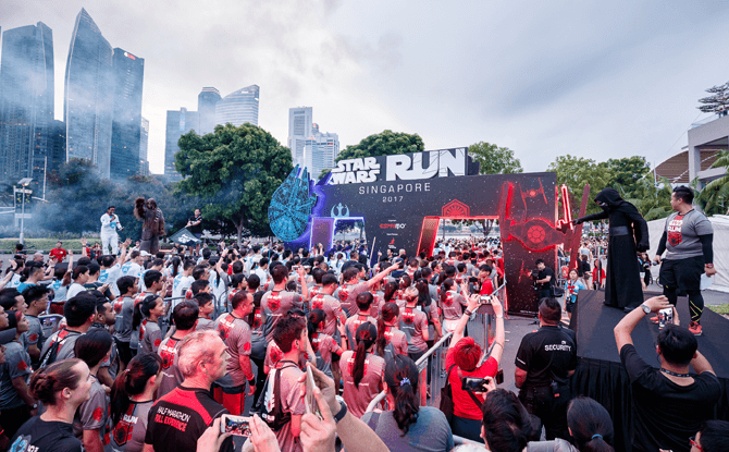 Kylo Ren & Chewy at the Star Wars Run Singapore 2017