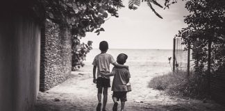 Bite-Sized Parenting: 6 Ways to Help Siblings to Get Along