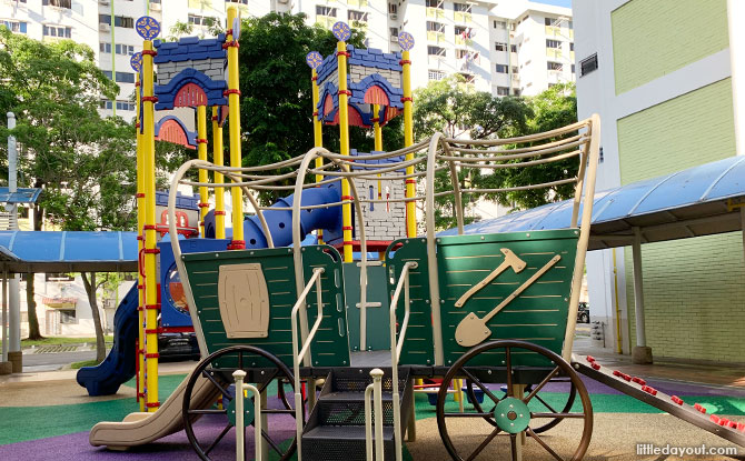 Clementi Castle & Wagon Playground can be found between Blocks 434 and 435 Clementi Avenue 3.