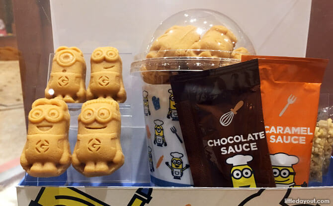 Minion biscuits with sauce