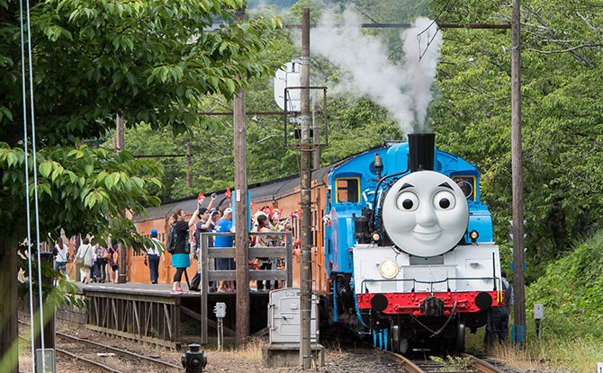 02-day-out-with-thomas Thomas The Tank Engine Fans In Japan Get To Spend A Day Out With The Little Blue Locomotive