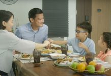 Eat With Your Family Day: Set Aside Time For A Meal Together Eat With Your Family Day: Set Aside Time For A Meal Together