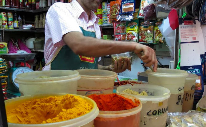 Tea & Tiffin: Heritage and Food Tour in Little India