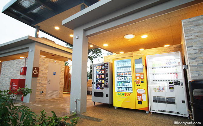 Toilets and vending machines at Rower's Bay