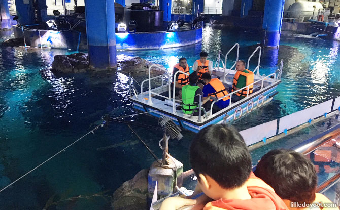 Glass bottom boat at Sea Life Bangkok