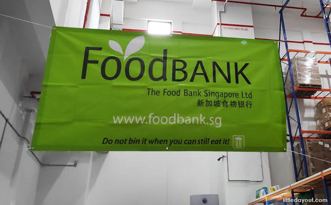 02-volunteering-at-food-bank-singapore