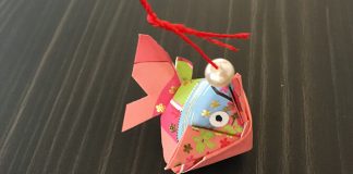 02a-HangingAngpowFishSide