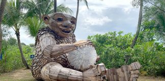 Explorers of Sentosa: Family Of Giant Sculptures By Thomas Dambo Appear At Palawan