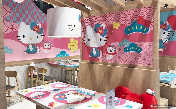 Hello Kitty Japanese themed motifs