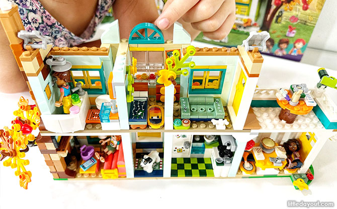 Building Autumn's House LEGO