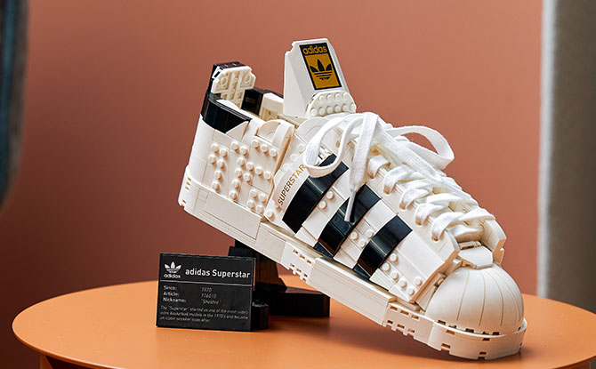 10282_LEGO® adidas Originals Superstar_Lifestyle_13