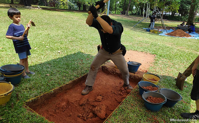 Archaeologist in Singapore - Exploring Temasek