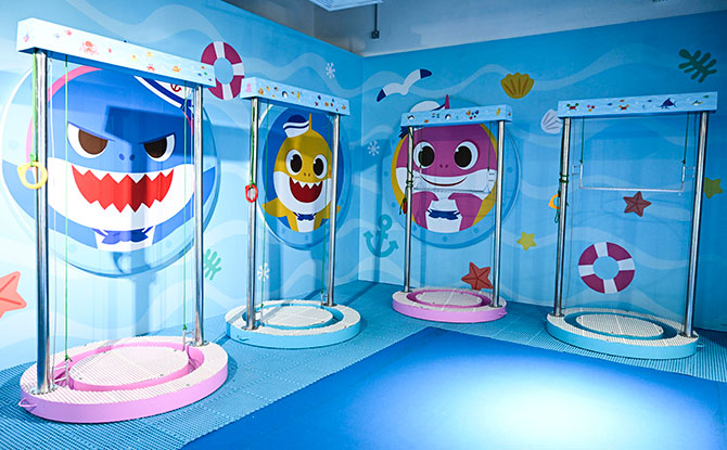 Pinkfong World Adventure: Fun & Games With Baby Shark & Company 4 Bubble machine
