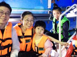 Sea Life Bangkok Ocean World: Exploring Life Beneath the Waters & Riding On Glass-Bottom Boat!