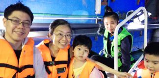 Sea Life Bangkok Ocean World: Exploring Life Beneath the Waters & Riding On Glass-Bottom Boat!