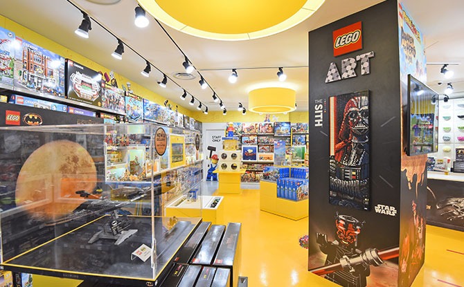 Singapore_s first LCS with a dedicated Adults Corner (Courtesy of LEGO Group 2020)