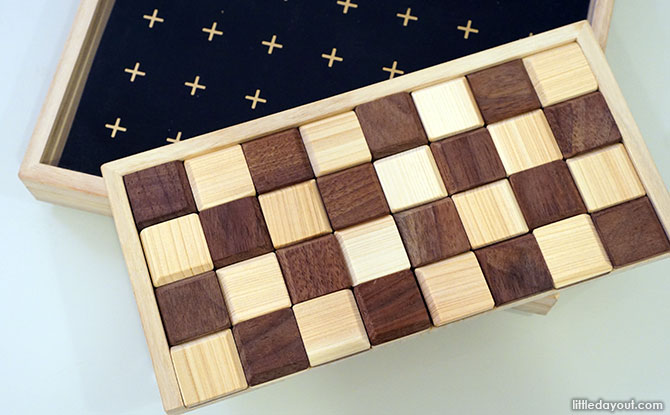 Haco Toy Reversi by Masuda Kiribako