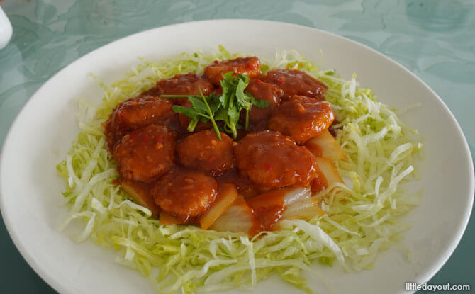 Braised Fresh Scallop with Water Chestnut in Chilli sauce