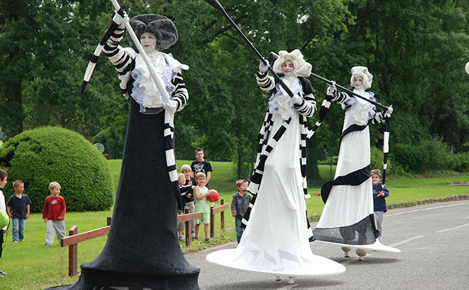 Musical Notes by Compagnie des Quidams (France)