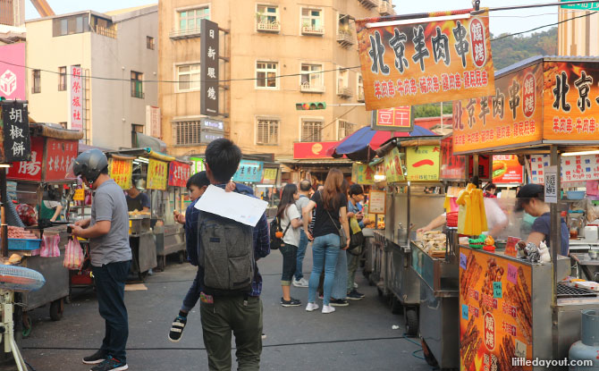 Visiting the night markets in Taiwan with kids