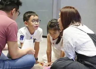 What Are The Online Risks Facing Children 8 to 12? We Ask A Digital Literacy Educator
