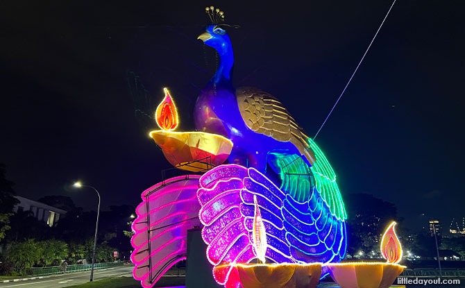 Peacocks and lamp motifs