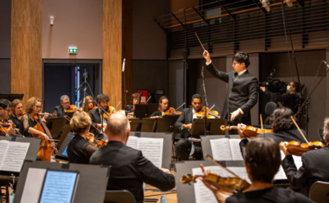 Kahchun Wong and Orchestre National dÎle-de-France (Photo Credits_ Kira Vygrivach)