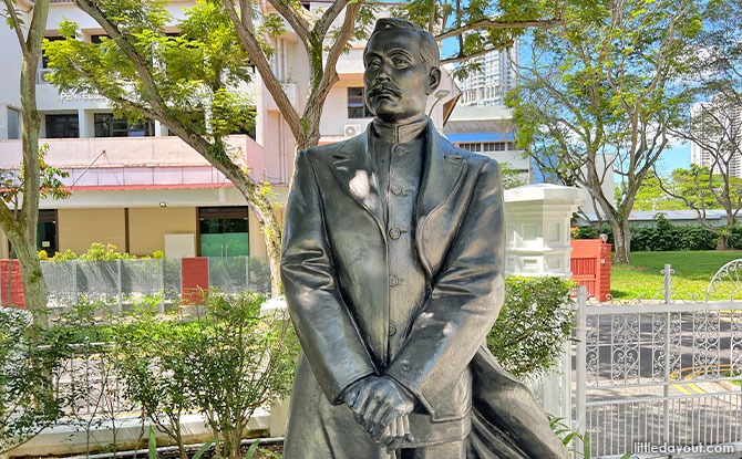 A bronze statue of Dr Sun Yat Sen at Wan Qing Yuan