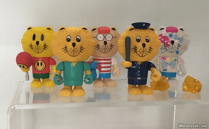 Singa Figurines