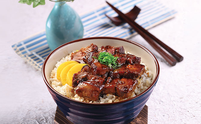 Chinatown Food Street Reopens 1 Dec With “Always 99 Offers” Till January 5 garlic fried rice with braised pork belly